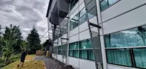 High pole window cleaning 